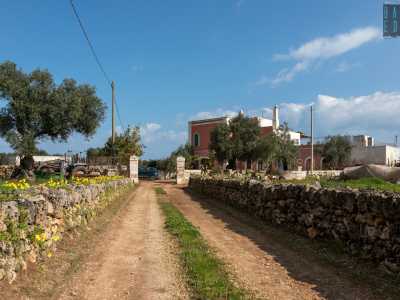 Seguendo le indicazioni aggiungiamo l�ingresso dell�ottocentesca Masseria Rosati...